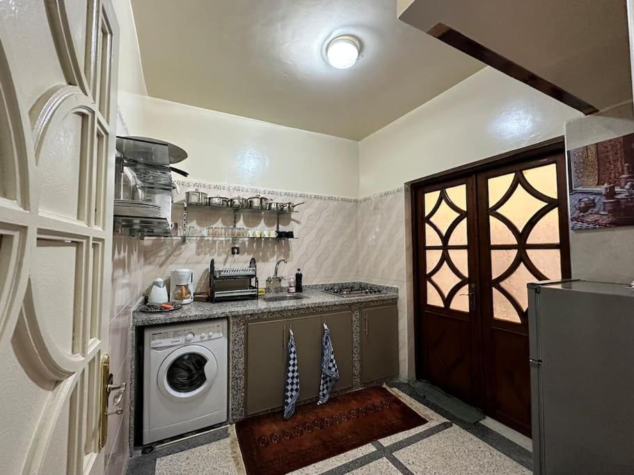Near Airport - Pool- Terrace- Airco-parking-wifi Apartment *